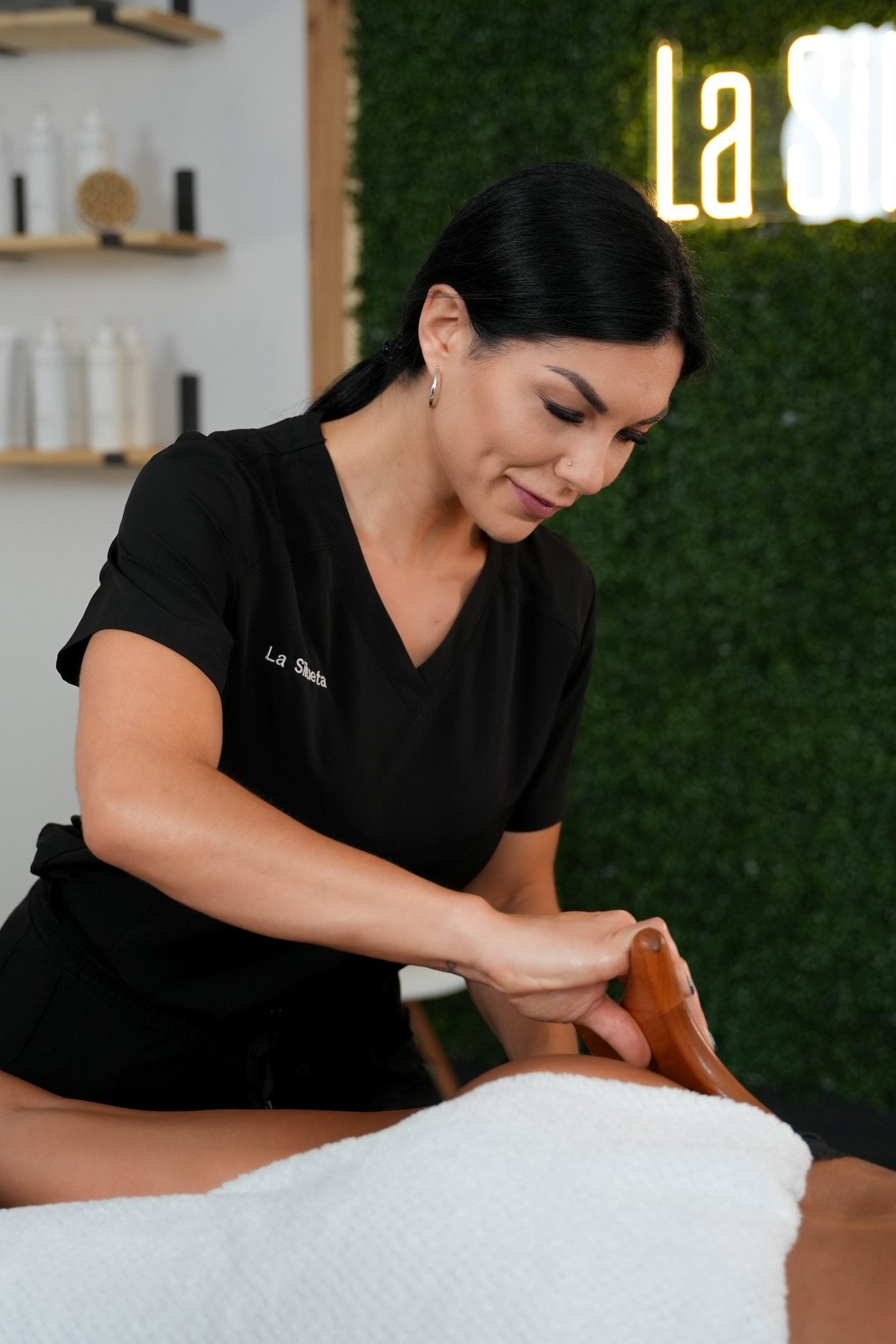Soin corps professionnel — La Silueta par Leeza Panenic